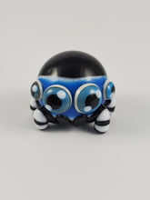 Load image into Gallery viewer, Jumpsie Spider Hand Sculpted Glass Figure