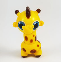 Load image into Gallery viewer, Geoffrey Giraffe Hand Sculpted Glass Figure